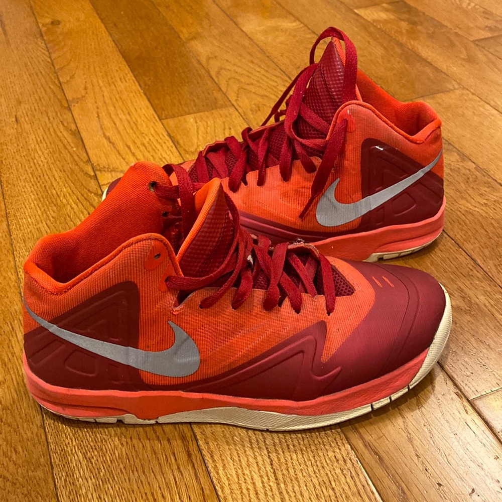 Basketball shoes